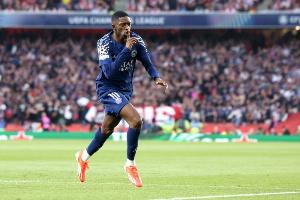 体育APP-队报：巴黎主场球衣在美国创销售纪录，销量飙升744%