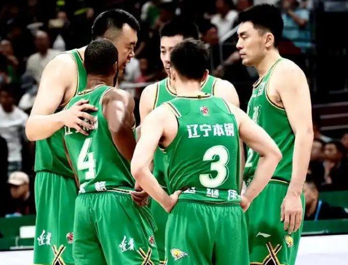 恭喜，辽篮双小外或锁定，弗格无缘，33岁后卫+31岁小前，已合练